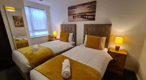 Cozy 2BD & 1BA City Centre Luxury with Free Parking - Image 2