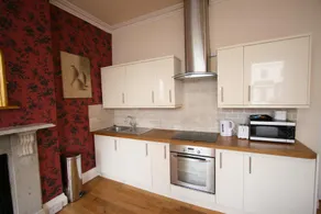 Central Studios Gloucester Place by Roomsbooked - Image 3