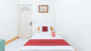 RedDoorz @ Malibu Room BF International Las Pinas - Image 2