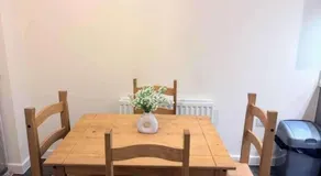 3 Bedroom House Sleeps 7 - Pets Ok - Free Parking - Image 4