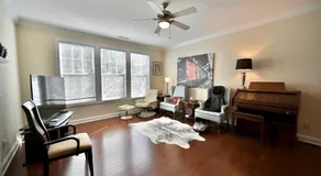 Peaceful Retreat with Large Garden in Summer Oaks - Image 2