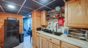 Beckley Studio w/ Private Hot Tub & Home Gym! - Image 5