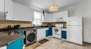 80's Retro Toronto Time Capsule - 2 Bedrooms - Image 4