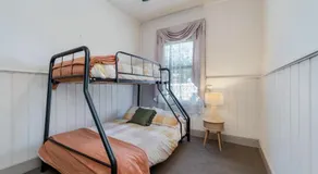 Pyrenees Hotel - Image 2