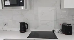 A stylish 3 bedroom house or Apartment in Greenhithe - Available for booking as individual Room or as a Whole apartment - 11mins walk to Greenhithe Train Station, 7 mins drive to Bluewater shopping mall - Image 3