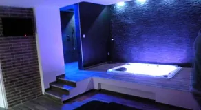 chambre romantique avec spa privatif - Image 5