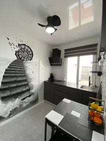 Modern Art Apartment 50m to the Beach - Image 3