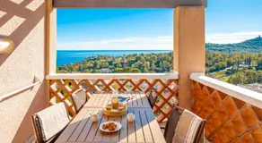 Appartement 'Cap Esterel St Raphaël' avec Vue Mer, Piscine Commune et Terrasse Privée - Image 5