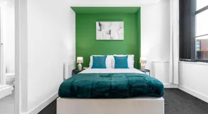 LUXURY SEA BLUE-Birmingham central apartment - Image 2