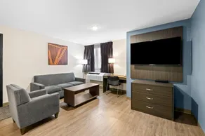 Econo Lodge - Image 2