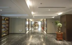Madison Hotel Jining Wuyue Plaza Sports Center - Image 4