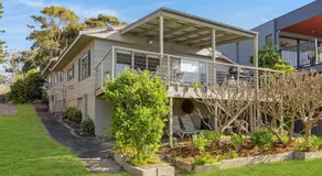 Malua Bay Waterfront Pet Friendly Cottage with WiFi - Image 5