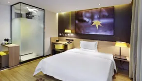 IU Hotel Kunming Jinma Bijifang Joy City - Image 4