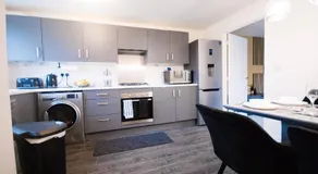 Spacious Luxurious Serviced Accommodation 2 - Image 3