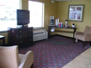 Deluxe Inn - Fayetteville I-95 - Image 3