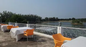 Hotel Lakeside - Image 2