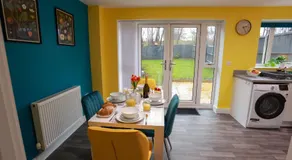 Lovely 3 bedroom house, Sleeps up to 5, 1 comfy double bed, 3 comfy single beds, Suitable for contractors and holiday makers, Quiet area, free wifi, Parking, Garden, - Image 3