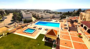 Ferienwohnung „Les 3 Dauphins“ mit Pool und Meerblick - Image 3
