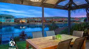 PetLet 16: Stile rinnovato Lake Front w Pontoon - Image 3