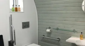 Beautiful one bed Pod in idyllic surroundings - Image 2