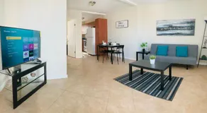 Hollywood Beach Apartments - Walk to the Beach - Image 2