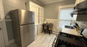 Lovely Studio Apartment Near Cobbs Hill - Image 3