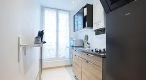 luxury apartement-near paris , metro , restaurant & bakery downstairs , 4 sleeps ,free WIFI - Image 5