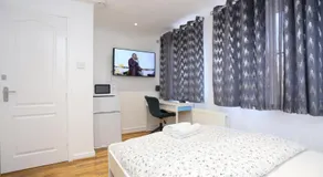 Fabulous Room with en-suite bathroom and shared kitchen - Image 2