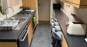 Cowper St - Modern 3 Bedroom House - For Families - Contractors - Tourist - Amazon Prime - Image 3