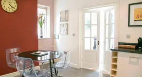 The Green House deluxe 2 bedroom upper floor apartments - Image 2