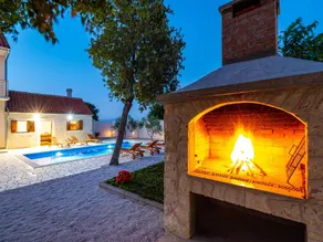 Dalmatia Pool Villa Retreat - Image 4