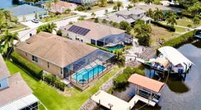 Serenity, Luxury Waterfront Oasis w Private Pool - Sleep 12 - Image 4