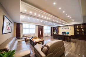 Serengeti Hotel - Image 2