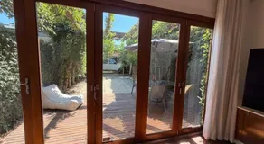 Private quiet bedroom with ensuite and parking, Chapel St, Sth Yarra - Image 4