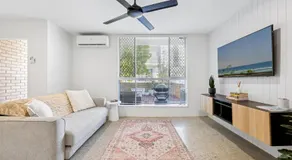 Spacious 1-Bed Apartment in Coolangatta - Image 2