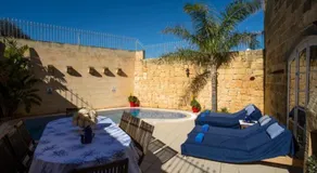 Betty Cake House & Pool - Image 5