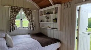 Molly Dishwasher Shepherds Hut - Image 2