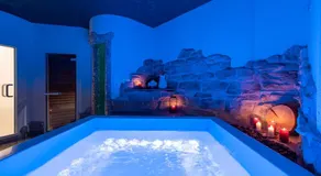Flos Hotel - Image 3