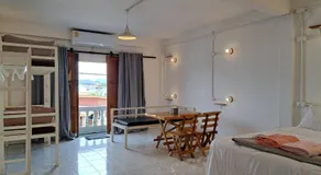 8 SLEEPER STREET Guesthouse - Image 2