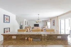 Modern 4 bedroom House with swimming pool - Image 3