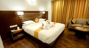 Hotel Meraden Grand - Image 2