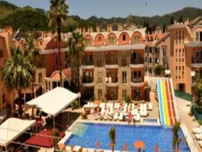 Club Dena - Image 2