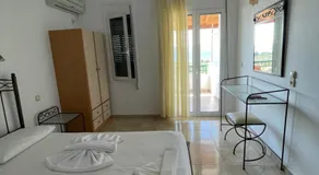 Niriides Rooms - Image 2