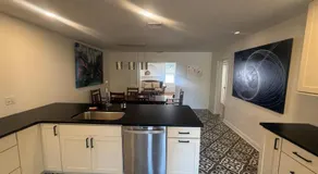 Luxury House in Historic Duckpond - Image 2