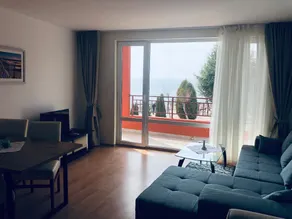 Seaside Apartment - Image 2