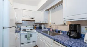 Lovely 2 Bedroom Beachfront Condo - Image 5