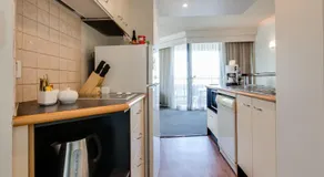 Cosmo Apartment Hotel - Image 4