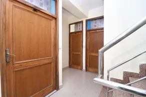 OYO Flagship Hotel Paras - Image 4