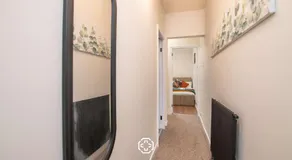 Modern 2 Bed Home in Birmingham by Amber Stays Perfect for Small Groups and Business Stays Sleep 6 - Image 4