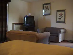Leelas Villa Inn Flesherton - Image 3